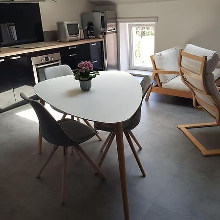 Petite Maison Type Loft En Plein Bourg D'Ambazac Екстериор снимка