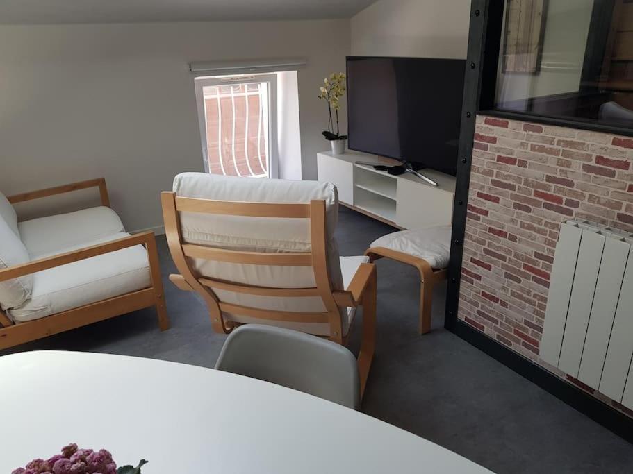 Petite Maison Type Loft En Plein Bourg D'Ambazac Екстериор снимка
